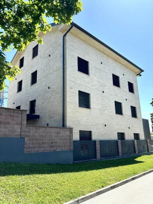 Villa Moste 3-Free Parking&Pool, Ev Station Lubiana Esterno foto